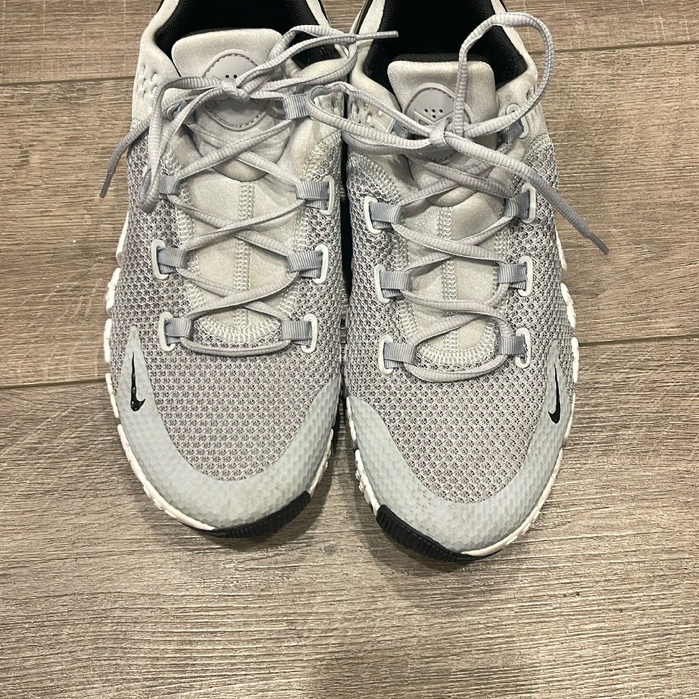 Nike Men's Light Gray Free Metcon 4 Training Sneakers Size 12 - Picture 2 of 7
